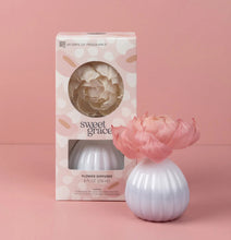 Load image into Gallery viewer, Bridgewater Candle Company Sweet Grace Flower Diffuser