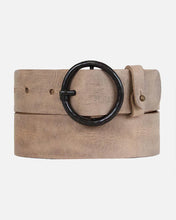 Load image into Gallery viewer, Amsterdam Heritage Pip Vintage Round Buckle Leather