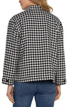 Load image into Gallery viewer, Liverpool Los Angeles Boxy Shacket with Side Slits in B/W Houndstooth
