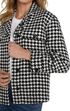 Load image into Gallery viewer, Liverpool Los Angeles Boxy Shacket with Side Slits in B/W Houndstooth
