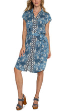 Load image into Gallery viewer, Liverpool Los Angeles Collard Button Front Dress with Belt
